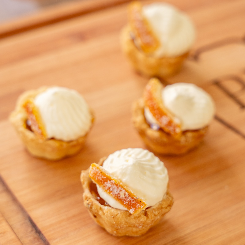 Tarteletas de durazno y crema cítrica